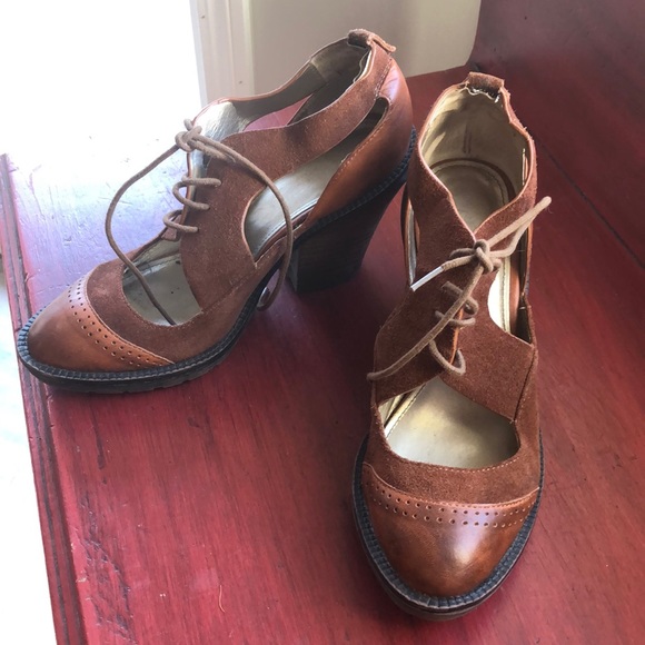 Reaction by Kenneth Cole lace up chunky heel. Size 7 1/2M - Picture 1 of 11